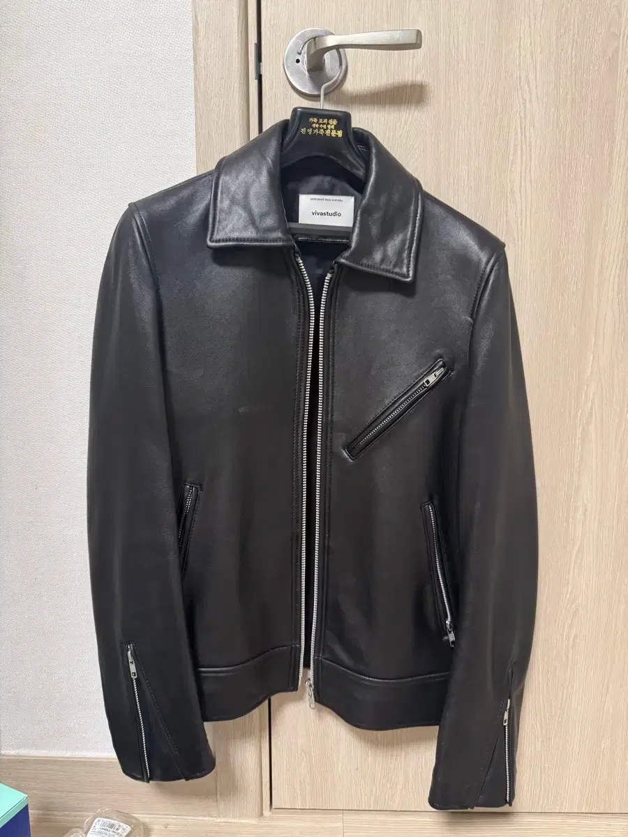 VIVASTUDIO SINGLE RIDERS JACKET Vivastudio Classic Leather Rider